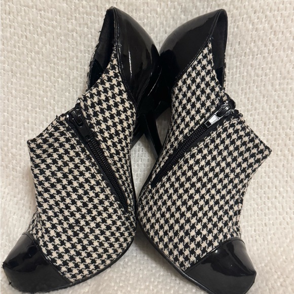 Bumper Sz 8 Houndstooth Pattern Heels GUC 😊😊 - Picture 2 of 7